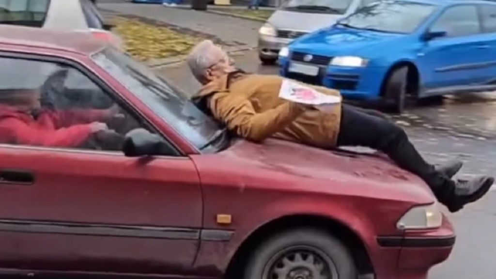 bez cenzure