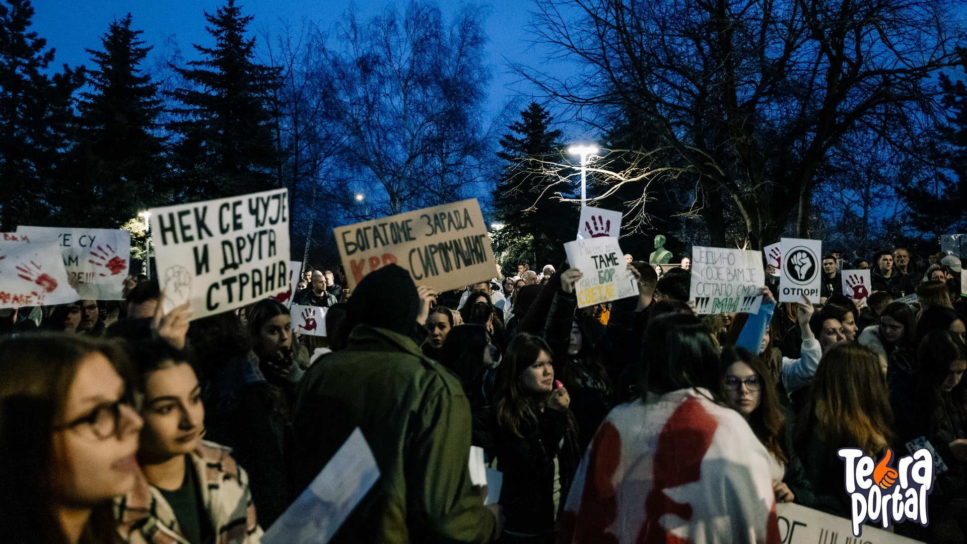 Glas mladih - protest ispred suda 14. maja