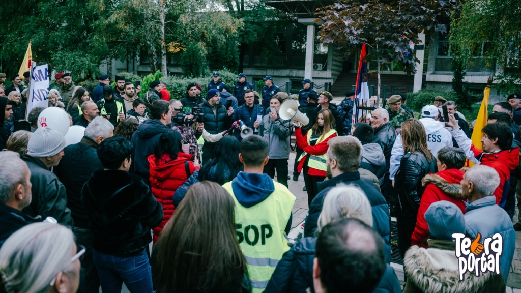 Protest 04.10. - Bor - NASLOVNA