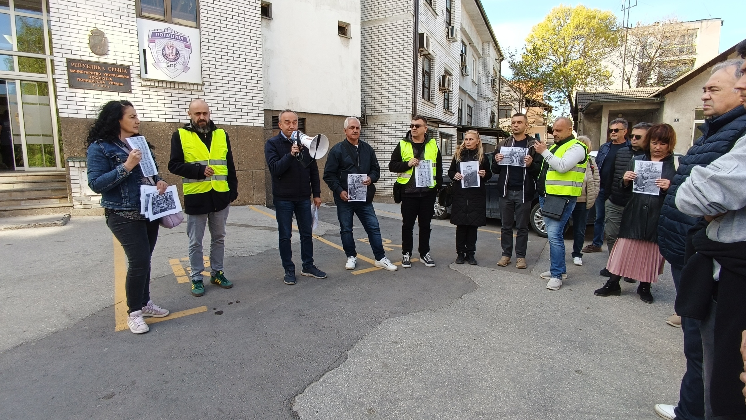 Naslovna - protest za Marka