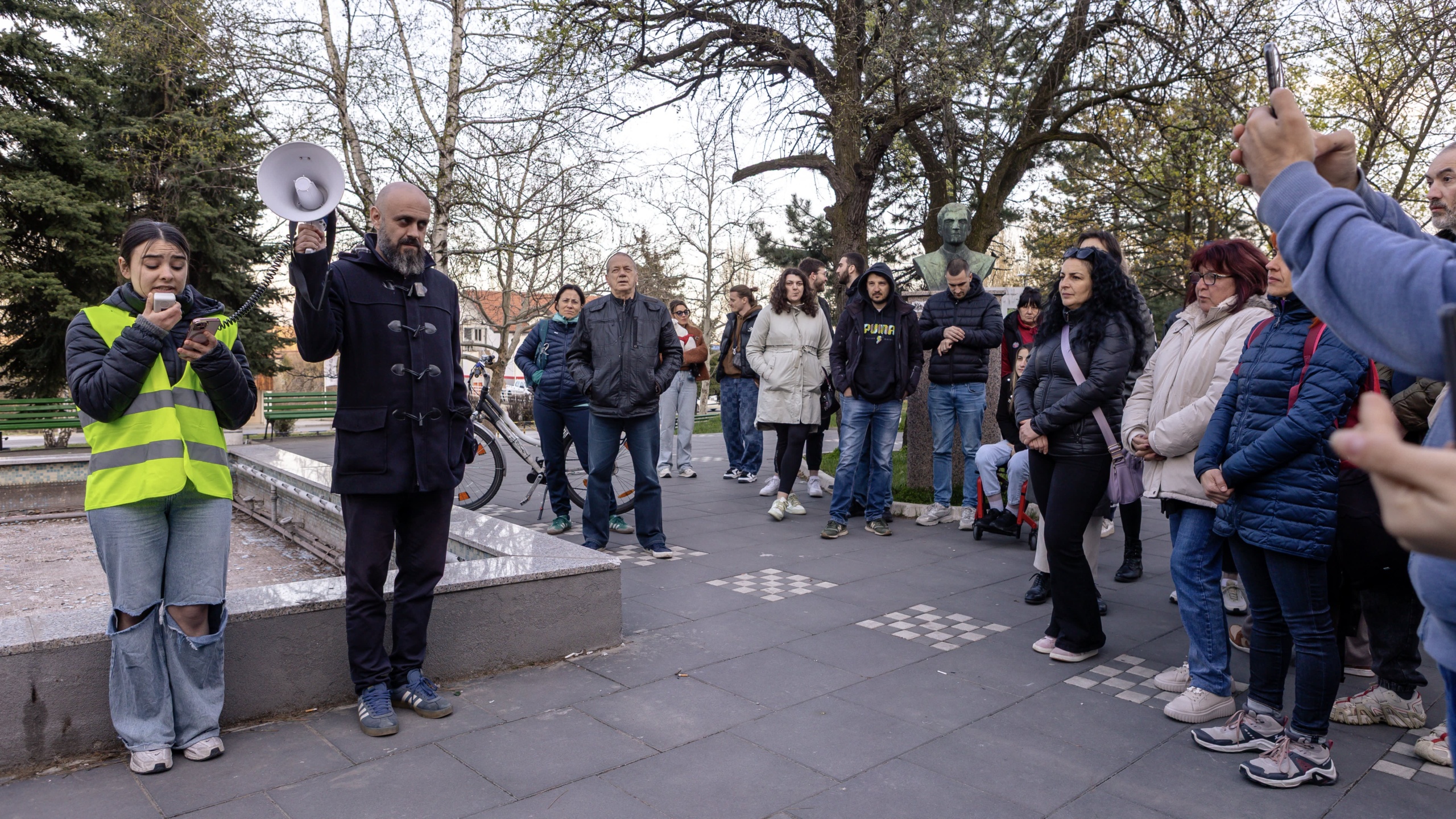 Naslovna - protestni skup 12.04 (1)