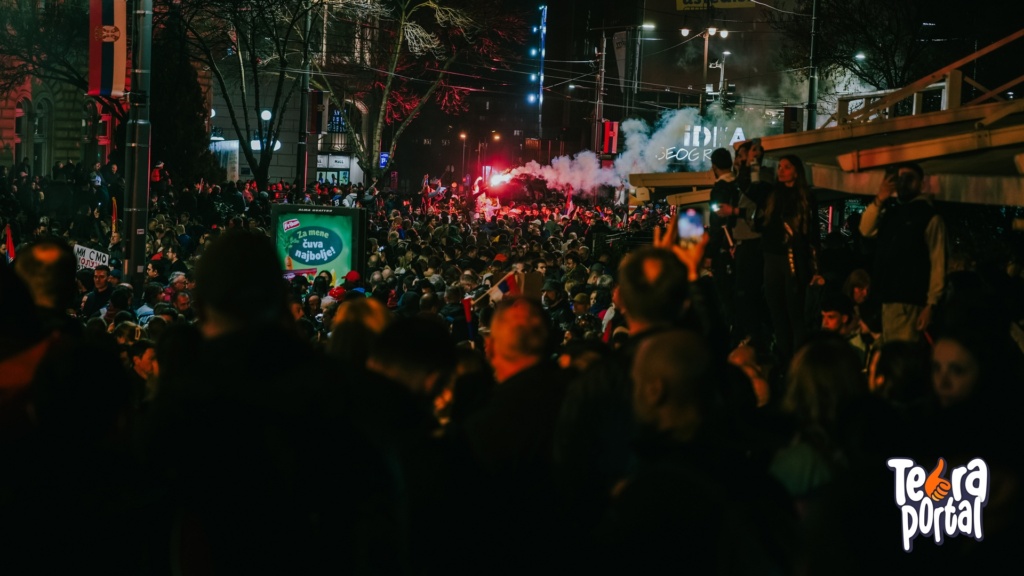naslovna zvučni top